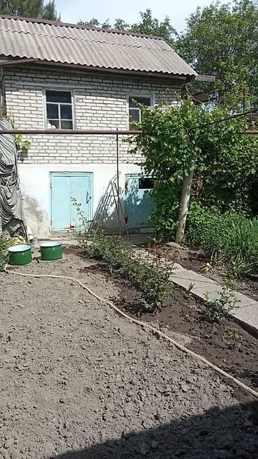 Үйлөр: Продаю 2-этажный кирпичный дом. 4 комнаты, площадь - 125 кв.м. На — 4