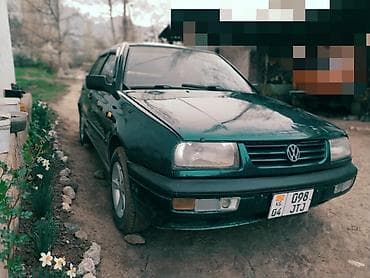 Volkswagen Vento: 1994 г., 1.8 л, Механика, Бензин, Лифтбек