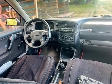 golf 2: Volkswagen Vento: 1993 г., 1.8 л, Механика, Бензин, Седан — 5