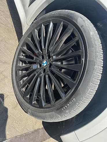 летний резина: Резина от BMW X 5 состояние новые одно колесо шишкой переднее правое — 3