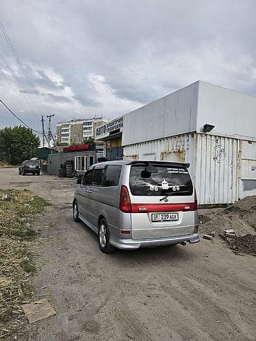 terrano 2: Nissan Serena: 2000 г. — 2