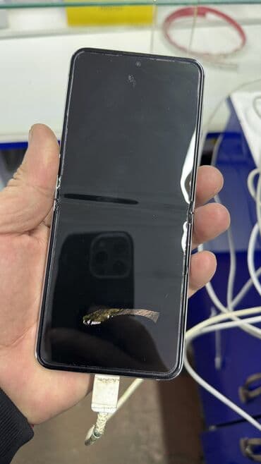 sony playstation 4 бишкек цена: Samsung Galaxy Z Flip 5, Колдонулган — 9