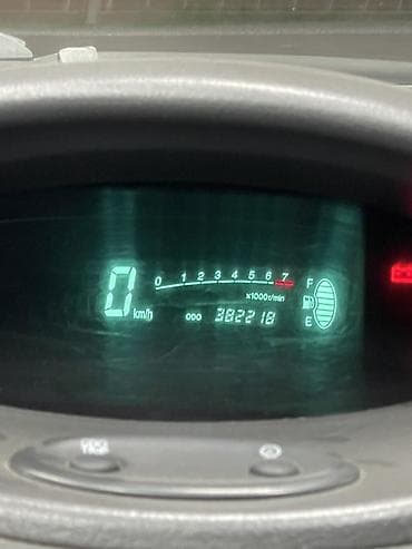 подставки для авто: Toyota Yaris: 2001 г., 1.3 л, Механика, Бензин, Хэтчбэк — 6