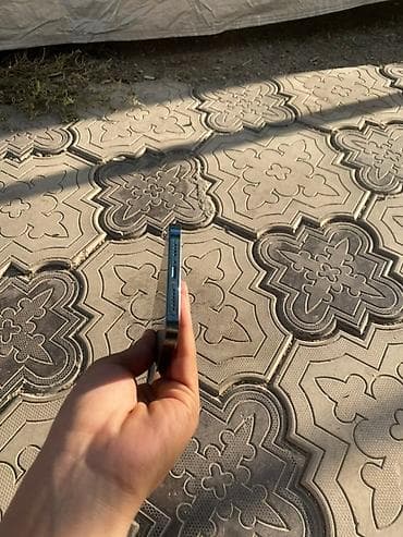 j 2: IPhone 12 Pro Max, Sierra Blue — 4