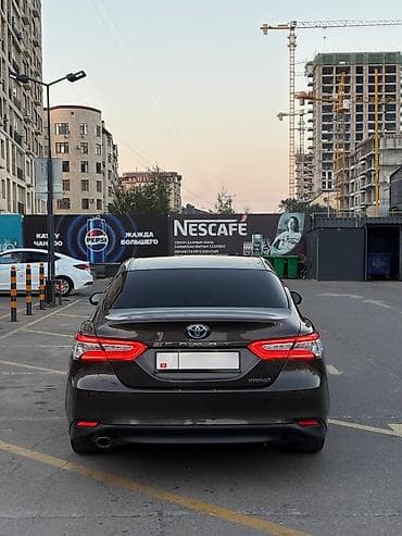 lexus e: Toyota Camry: 2018 г., Гибрид, Седан — 2