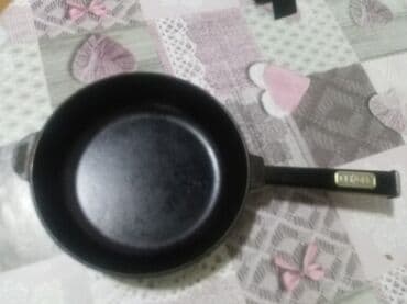 Чугунная сковорода, состояние отличное. пользовались недолго, почти