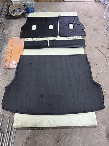 Дом и сад: Продаю резиновую коврики на Субару Форестер 2020год на багажник — 1