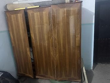 шкаф для одежды деревянный: Продам шифоньер 4000сом 
уступлю — 4