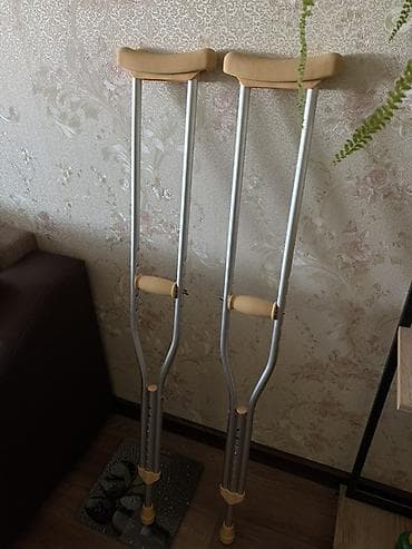 локтевой костыль: Пара подмышечных костылей (размер M) - Регулируемые рукоятки по — 2