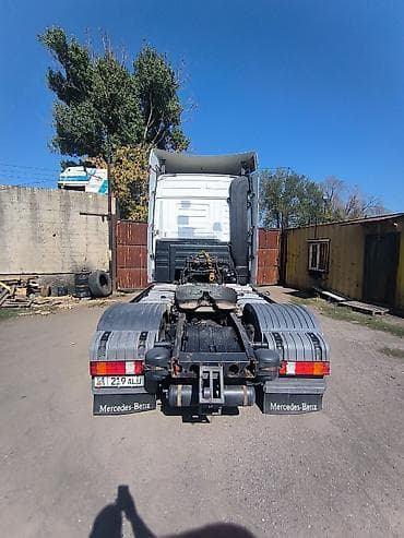 трактр 40: Тягач, Mercedes-Benz, 2008 г., Тентованный — 9