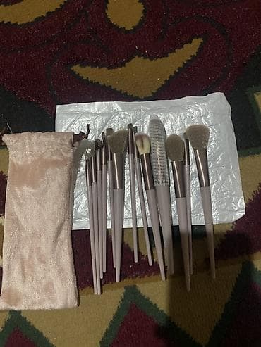 магазин платьев бишкек: Набор косметики и аксессуаров для макияжа: - Палетка теней KaDENE — 2