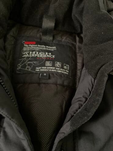 Шорты: Лыжная женская куртка, подойдет для зимы 
Размер S — 3