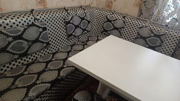 Продается угловой кухонный и стол и диван всё за 15000сом Стол длина