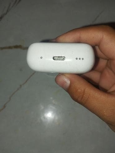 iphone 15plus: Компактный зарядный чехол для беспроводных наушников (тип AirPods) — 1