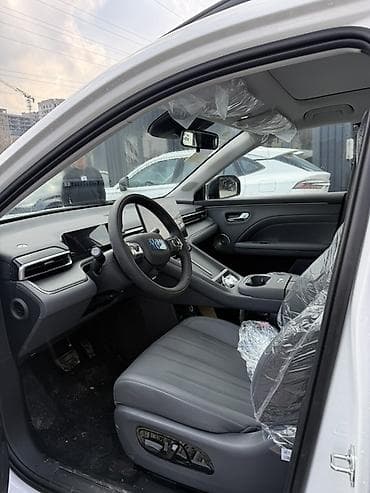 авенсиз крыло: AION (электромобиль, кроссовер, белый) - Кузов: современный городской — 7