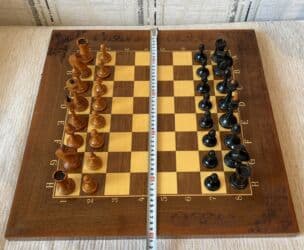 курсы шахмат бишкек: Шахматы СССР. Полный комплект! Все одинаковые. Доска дерево. Фигуры — 2