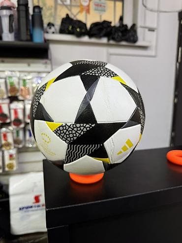 Мячи: Футбольный мяч Adidas (официальный матчевый формат). - Дизайн — 1