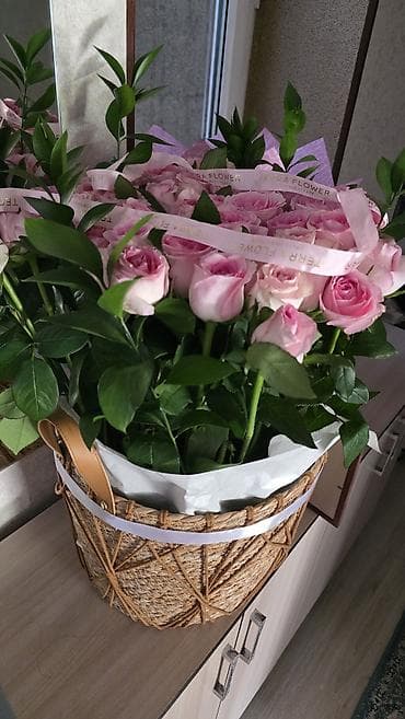подарки на 23 февраля коллегам: Корзина с розовыми розами - Состав: крупная композиция из роз в — 3