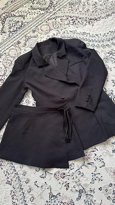 туники со штанами: Женский костюм в стиле «блейзер + мини-юбка-шорты» черного цвета. - — 2