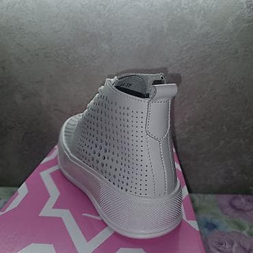 прозрачные туфли: Белые женские перфорированные кеды/кроссовки на платформе. - Цвет — 4