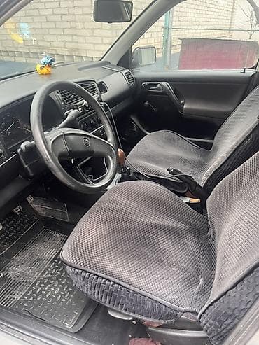 volvo 460: Volkswagen Golf: 1993 г., 1.6 л, Механика, Бензин, Хэтчбэк — 9