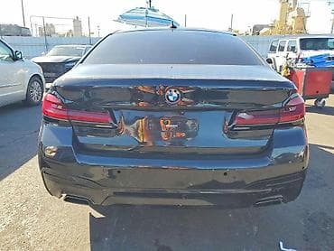 два авто: BMW 5 series: 2023 г., 3 л, Седан — 6
