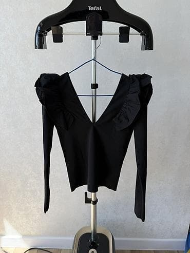 трикотажная: Zara Черная женская блузка/лонгслив с длинным рукавом и глубоким — 1