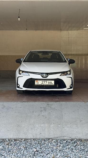 Toyota Corolla: 2022 г., 1.8 л, Вариатор, Гибрид, Седан