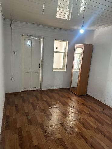 Недвижимость: Квартира берилет. 2ком. Уй таза, .Район Старый толчок . Айына 8500с — 1