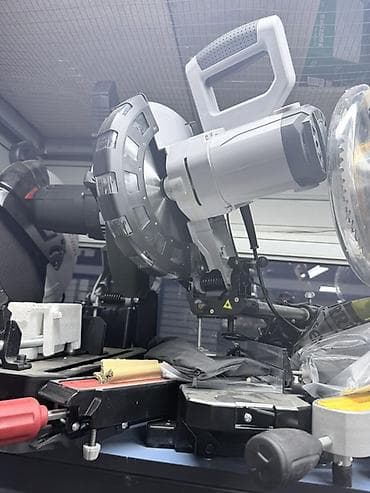 Инструменты: Торцовочная пила с протяжкой (усорезная пила) для точной распиловки — 1