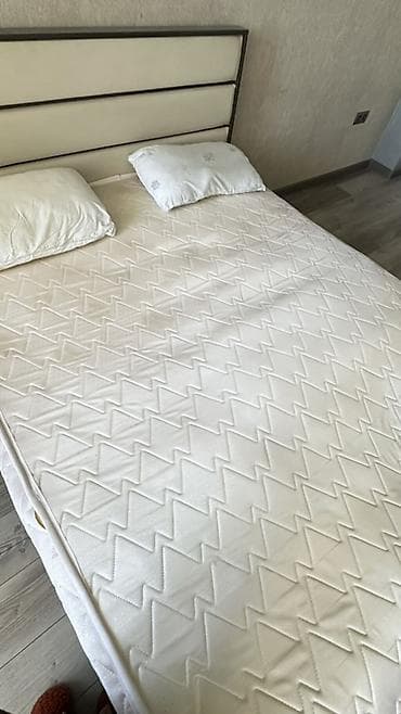 двухспальняя кровать: Двуспальная кровать, Б/у, С матрасом, длина - 200 см — 2