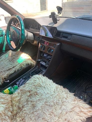 rolls royce silver ghost: Mercedes-Benz W124: 1990 г., Седан — 7