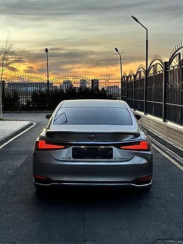 акустика: Lexus ES: 2019 г., 2.5 л, Вариатор, Гибрид, Седан — 5