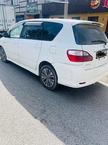 Toyota Ipsum: 2002 г., 2.4 л, Автомат, Газ, Минивэн