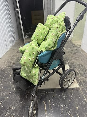 Детская инвалидная коляска Hoggie с ортопедическим вкладышем