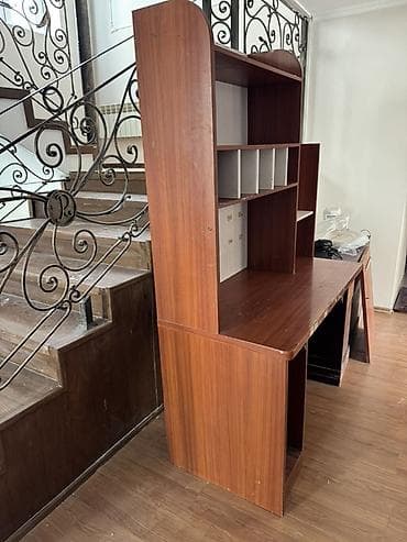 Столдор: Компьютердик үстөлү, Текчелери бар — 1