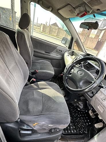 Toyota: Toyota Voxy: 2002 г., 2 л, Автомат, Бензин, Минивэн — 4