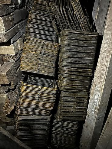 Пилы: Гнутые хомуты/скобы из арматуры для армирования железобетона.

- 40х40 — 2