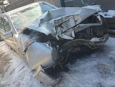 Mercedes-Benz E‑Class (W210), седан, серебристый цвет. объем 3.2на кр