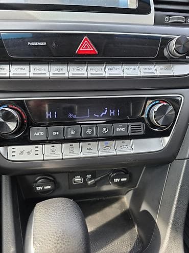 Hyundai: Hyundai Sonata: 2019 г., 2 л, Автомат, Газ, Седан — 6