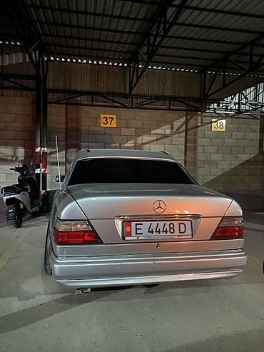 Mercedes-Benz W124: 1993 г., 3.2 л, Автомат, Бензин, Седан — 6