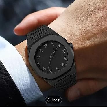 Минималистичные наручные часы в современном монохромном стиле