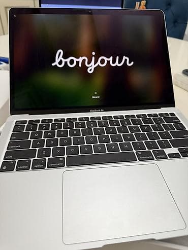 Apple MacBook Air 13" с чипом Apple M1 Состояние отличное. Новое