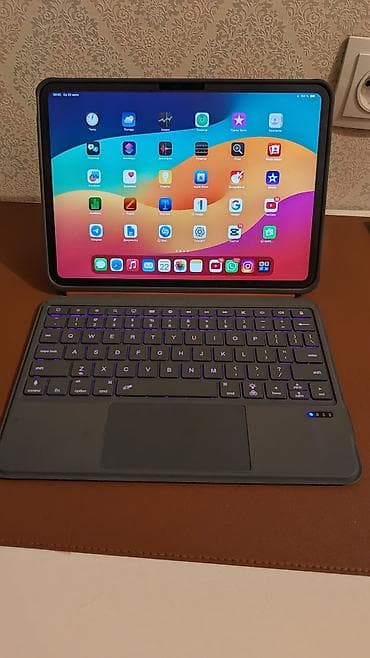 Планшеты: IPad Pro 11" (M4, модель MVV83LL/A), 256 ГБ, Wi‑Fi - Дисплей 11 — 9