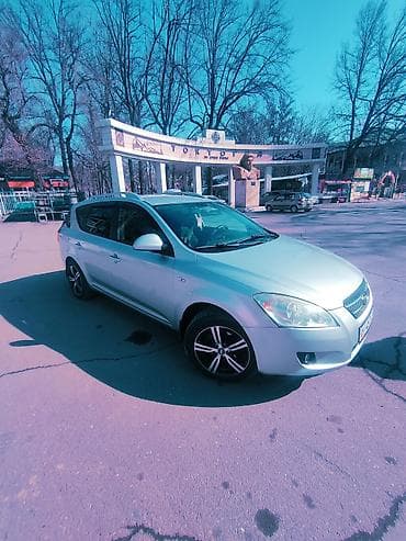 Kia Ceed: 2009 г., 1.6 л, Механика, Бензин, Универсал