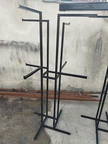 рекламные стенды: Кронштейны Вешалки для одежды прочные из профиля 25*25 высота 1,6м — 6