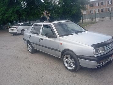 mazda 323 2003: Volkswagen Vento: 1994 г., 1.8 л, Механика, Бензин, Седан — 4