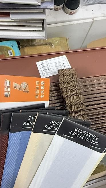 вертикальные пластиковые жалюзи: Рулонные/жалюзийные системы с тканевыми ламелями — образцы цветов и — 1