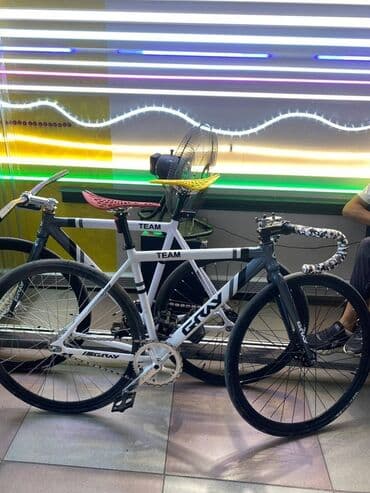 велосипед фикс: Городской велосипед, Рама M (156 - 178 см), Б/у — 1