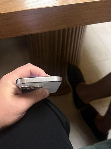 Техника и электроника: IPhone 16 Pro, Б/у, 256 ГБ, White Titanium, Кабель, 90 % — 4